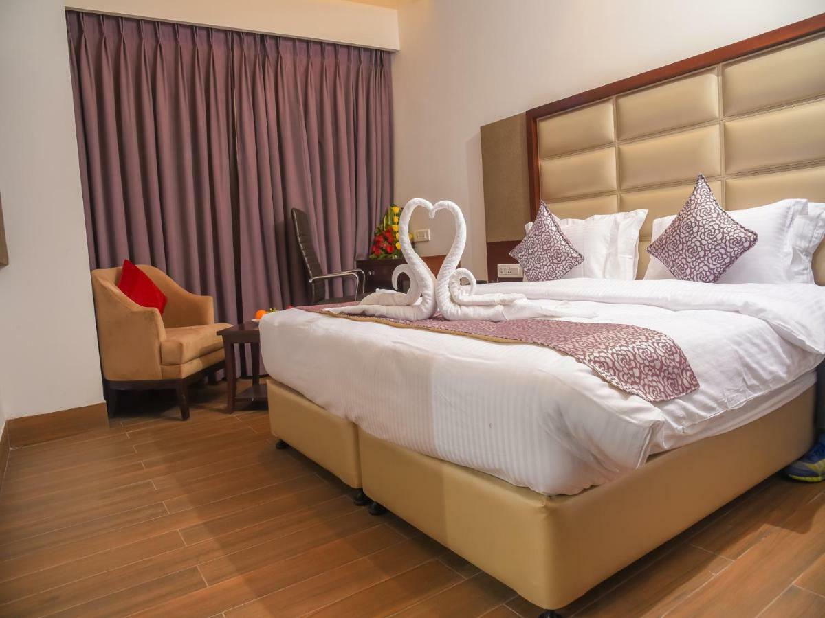Bharawan Clarks Inn Express Amritsar Exterior photo
